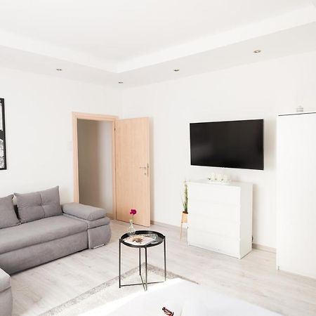 Stilusos Lakas Ingyenes Parkolassal Debrecen Luaran gambar