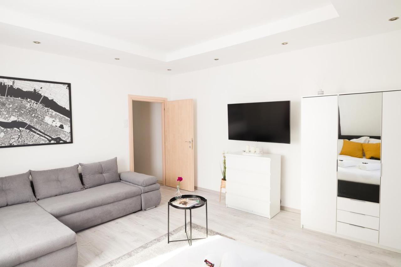 Stilusos Lakas Ingyenes Parkolassal Debrecen Luaran gambar