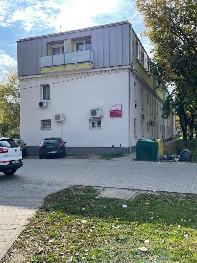 Stilusos Lakas Ingyenes Parkolassal Debrecen Luaran gambar